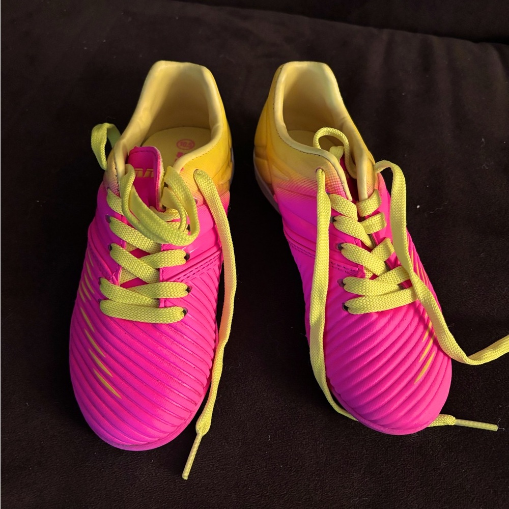 Kids indoor soccer shoes, size 10.5